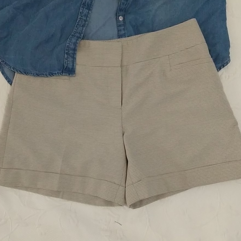 The Limited Cassidy fit shorts sz6 khaki pinstripe